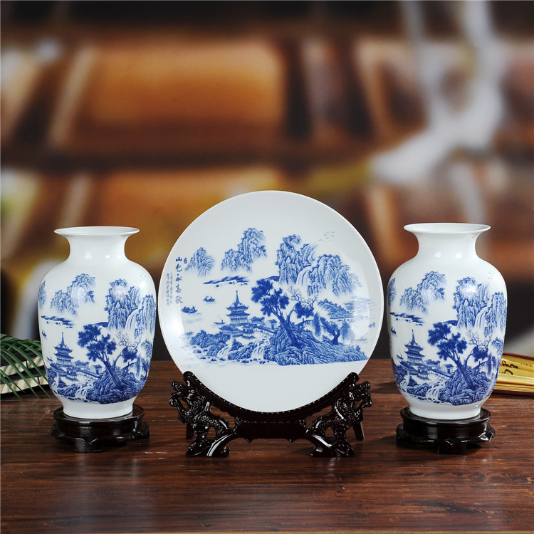 青花山水陶瓷花瓶三件套