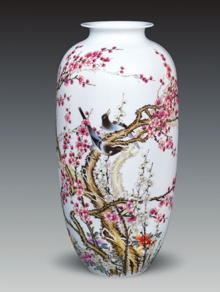 粉彩花鸟陶瓷瓶