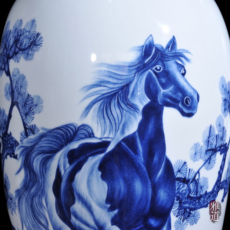 工艺品陶瓷花瓶王云喜手绘马到成功-瓶身