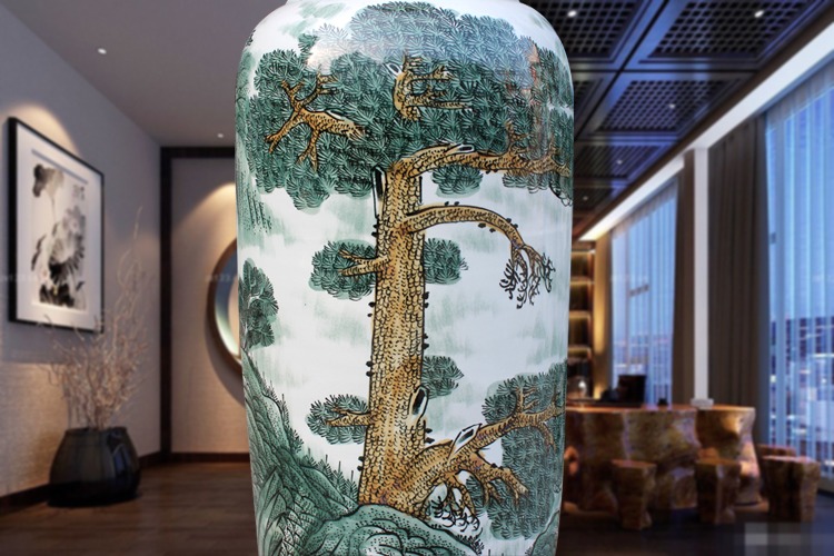 景德镇陶瓷手绘迎客松工艺品大花瓶细节图