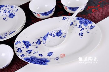 无铅陶瓷餐具的表面釉料及其制备方法