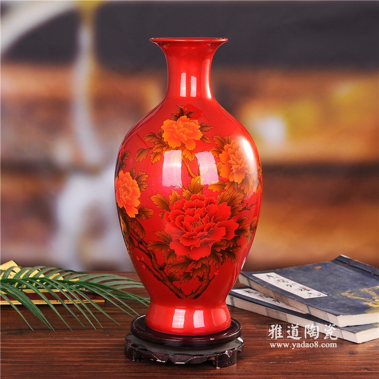 红色水晶釉花开富贵陶瓷鱼尾瓶