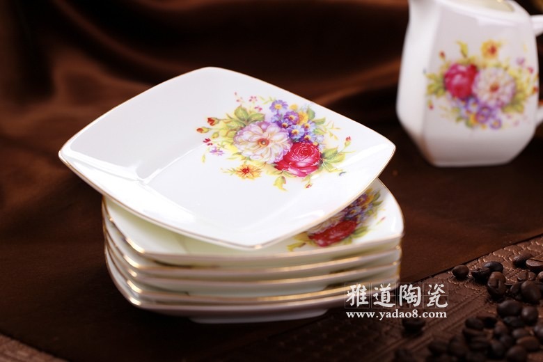 方型花团锦簇式咖啡具（碟子）