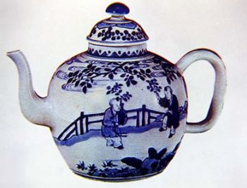 论民间艺术与青花陶瓷的发展