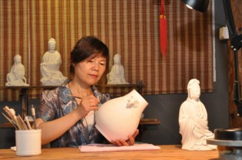 透雕工艺在陶瓷工艺品中的应用