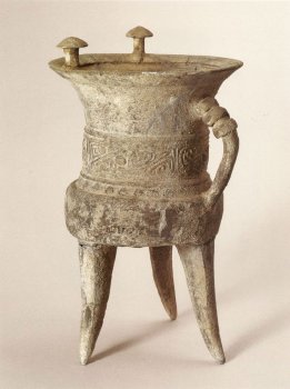 商代灰陶夔纹斝