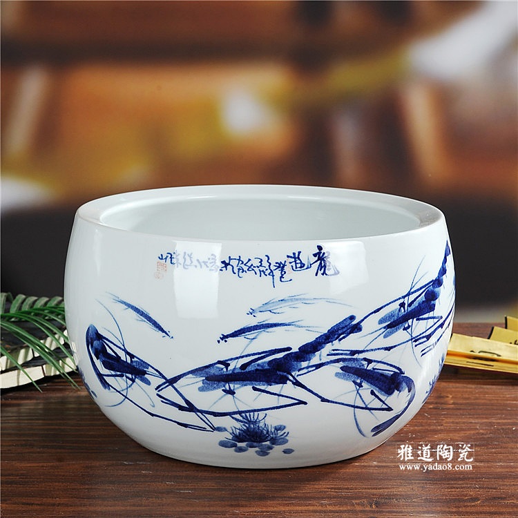 景德镇陶瓷鱼缸大师手绘青花龙遨图 景德镇陶瓷鱼缸大师手绘青花龙遨图