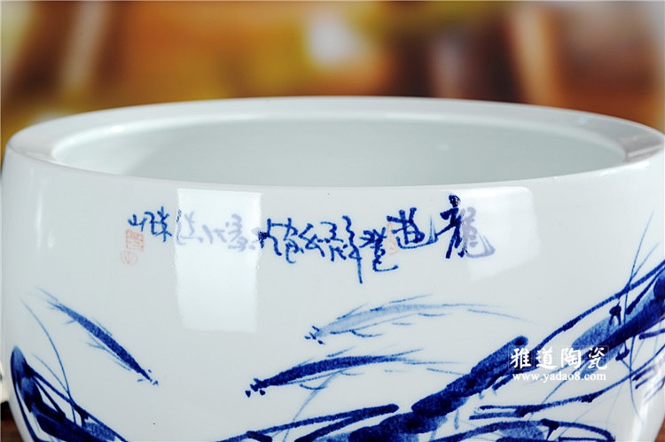 景德镇陶瓷鱼缸大师手绘青花龙遨图 景德镇陶瓷鱼缸大师手绘青花龙遨图