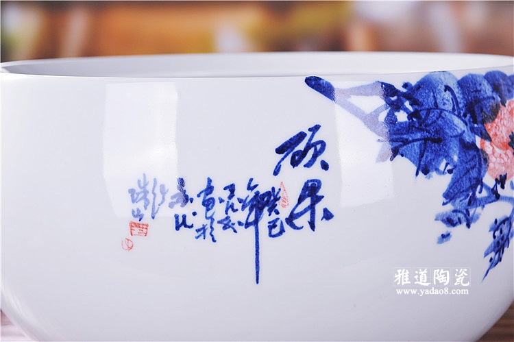 景德镇陶瓷鱼缸大师手绘釉下彩硕果陶瓷摆件 景德镇陶瓷鱼缸大师手绘釉下彩硕果陶瓷摆件