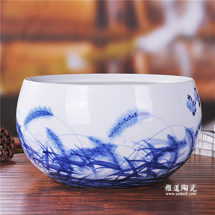 景德镇陶瓷手绘釉下彩青花瓷鱼缸家居摆设 景德镇陶瓷手绘釉下彩青花瓷鱼缸家居摆设