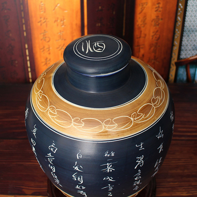 蓝釉雕刻酒坛-上面 蓝釉雕刻酒坛-上面