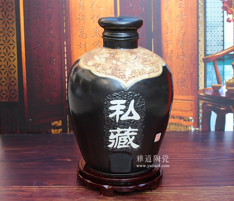景德镇雕刻白酒工艺酒坛-款式二正面