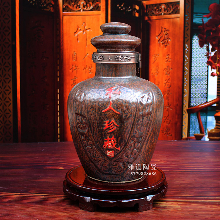 色釉复古雕刻10斤陶瓷酒坛
