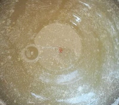 泡菜坛子起白怎么办，还能吃吗？