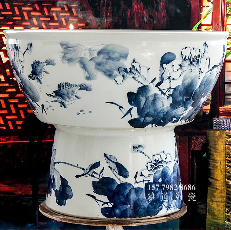 景德镇手绘陶瓷大鱼缸和为贵