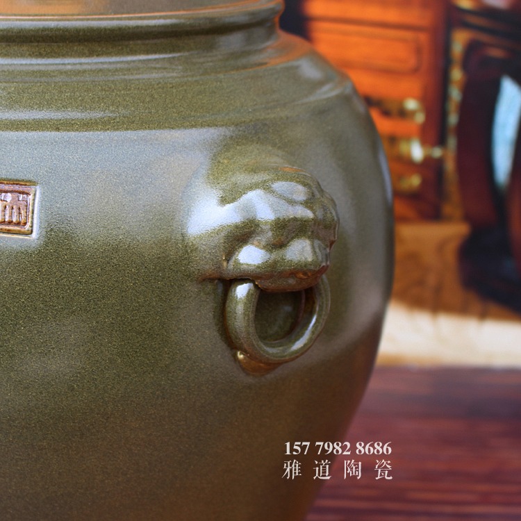 带盖狮子头陶瓷米缸水缸油缸-特写
