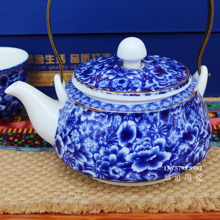 景德镇家用提梁壶实用青花瓷茶具套装-提梁壶特写