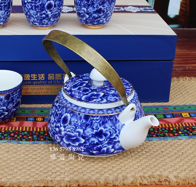 景德镇家用提梁壶实用青花瓷茶具套装-提梁壶特写