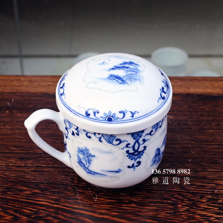 手绘山水带盖过滤玲珑高档陶瓷茶杯
