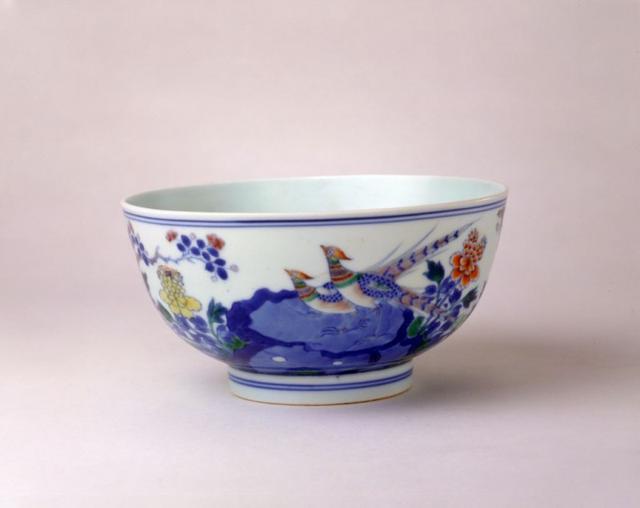 青花加彩花鸟纹碗
