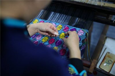 壮锦纹样图形在陶制工艺品中的运用