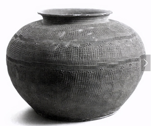 西周时期 越窑原始印纹硬陶罐（中国浙东越窑青瓷博物馆藏）