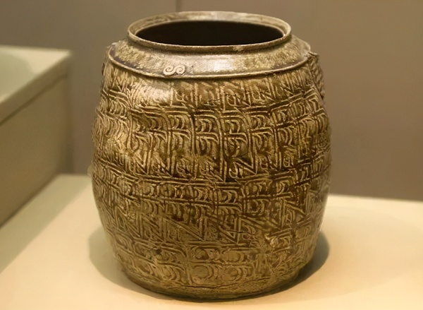西周时期 原始青瓷罐（浙江省博物馆）