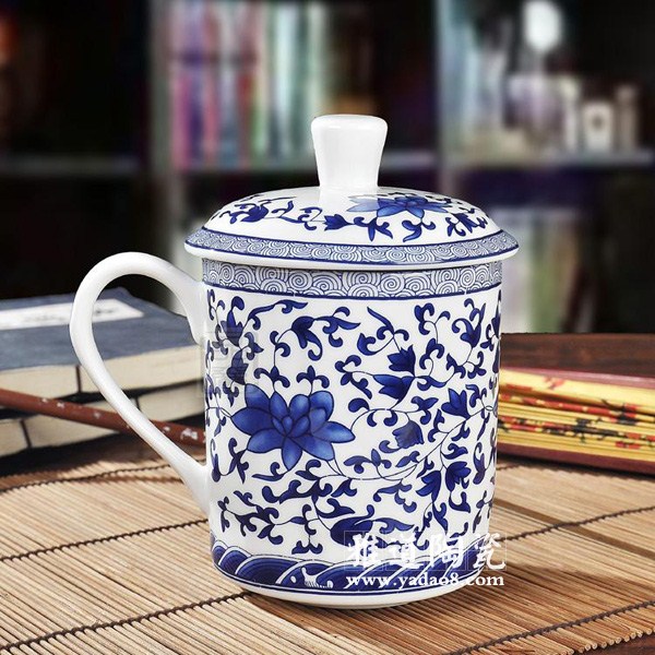 缠枝莲景德镇青花瓷带盖陶瓷茶杯(图1) 缠枝莲景德镇青花瓷带盖陶瓷茶杯