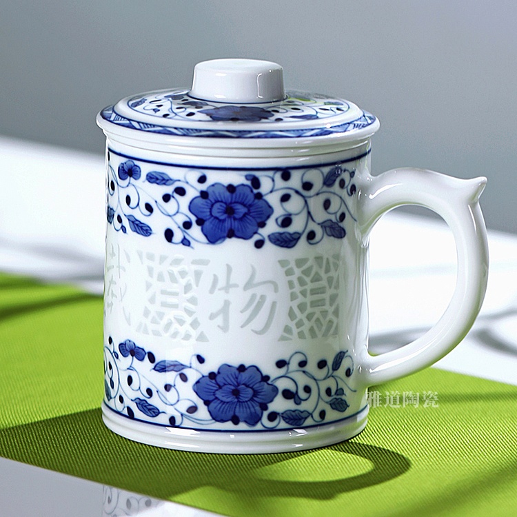 男士高档陶瓷茶水分离泡茶杯（厚德载物）(图1)