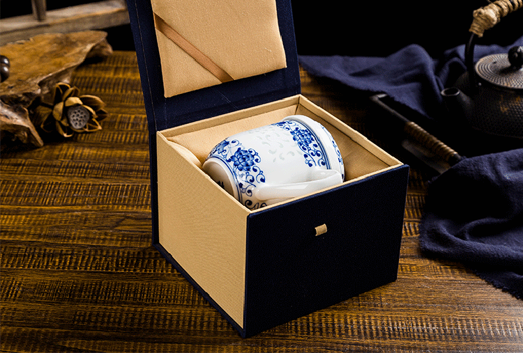 景德镇女士茶水分离镂空陶瓷茶杯(图7)