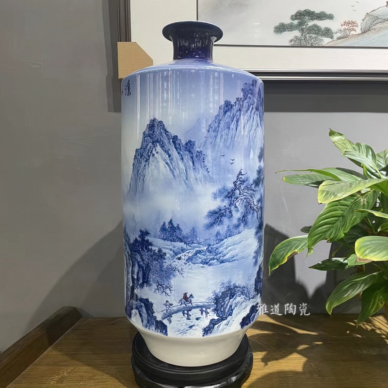 景德镇汪敏手绘青花瓷器花瓶（溪山行旅）(图1)