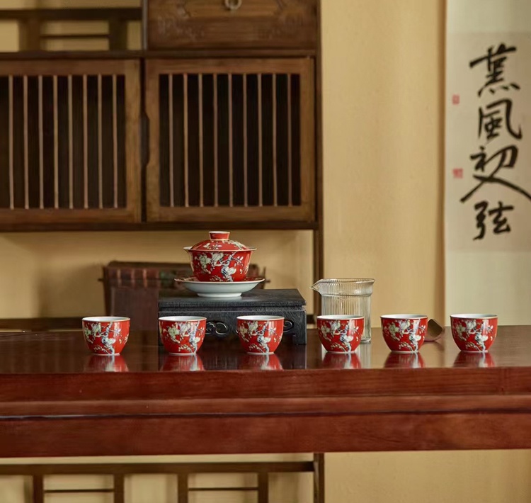 景德镇珐琅彩红釉陶瓷茶具礼品套装（红玉兰）(图1)