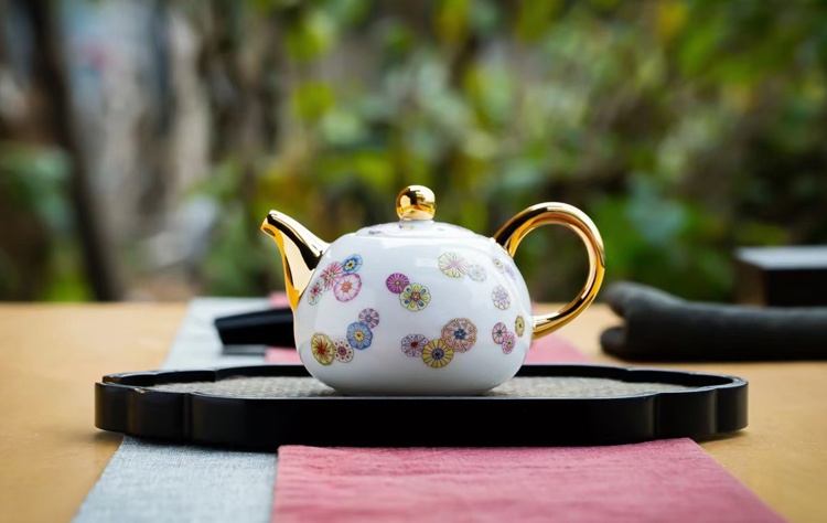  8头陶瓷茶具礼品套装（皮球花）茶壶款(图2)