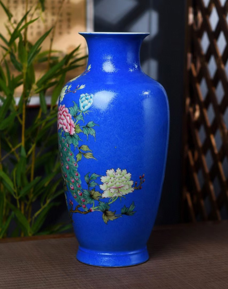 手绘粉彩扒花彩翼鸣春陶瓷花瓶 (图2)
