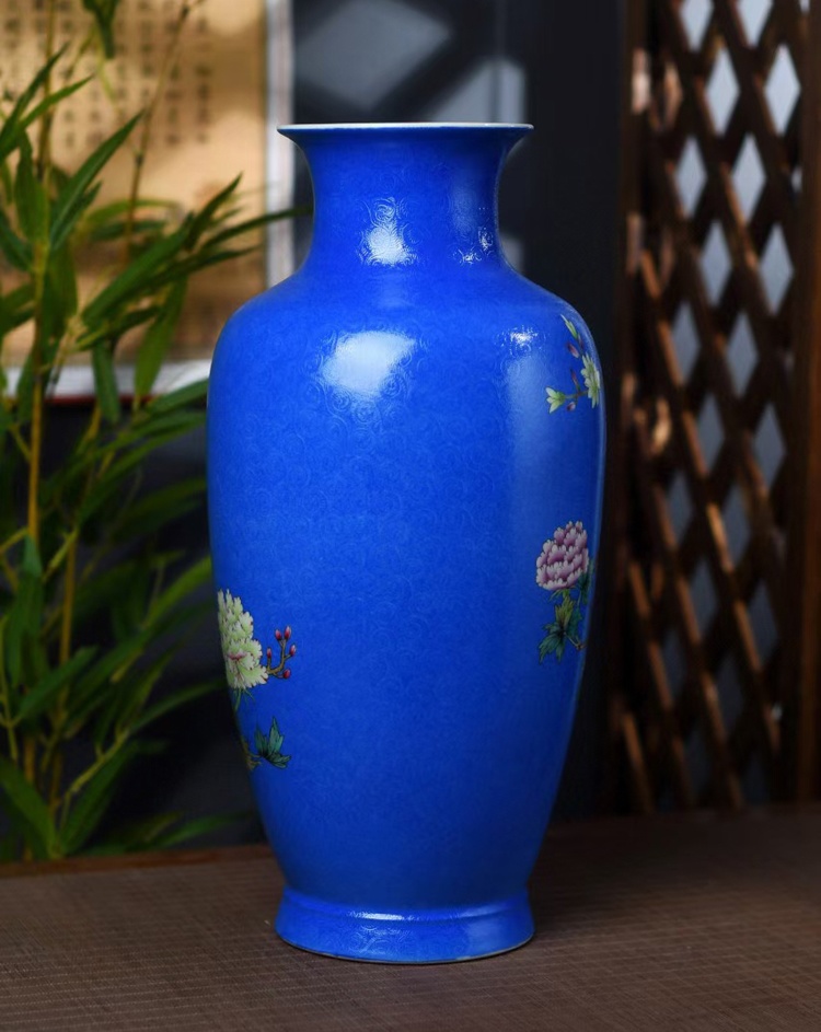 手绘粉彩扒花彩翼鸣春陶瓷花瓶 (图3)