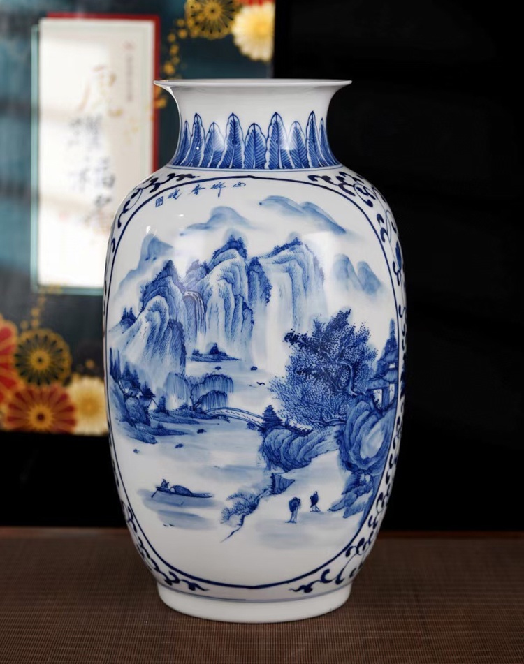景德镇手绘青花缠枝莲双面开窗山水陶瓷花瓶(图3)
