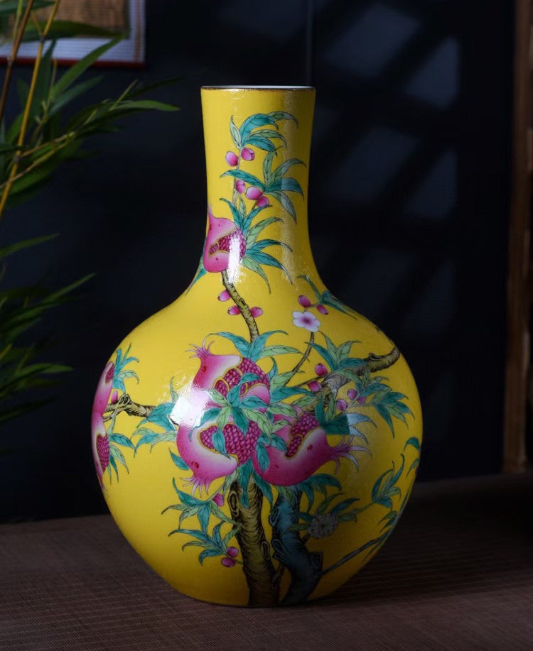 景德镇陶瓷花瓶手绘珐琅彩扒花笑口常开天球瓶 (图1)