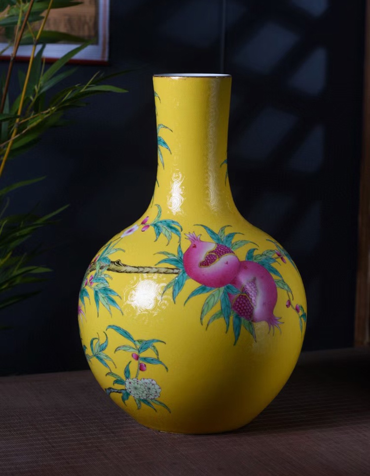 景德镇陶瓷花瓶手绘珐琅彩扒花笑口常开天球瓶 (图2)