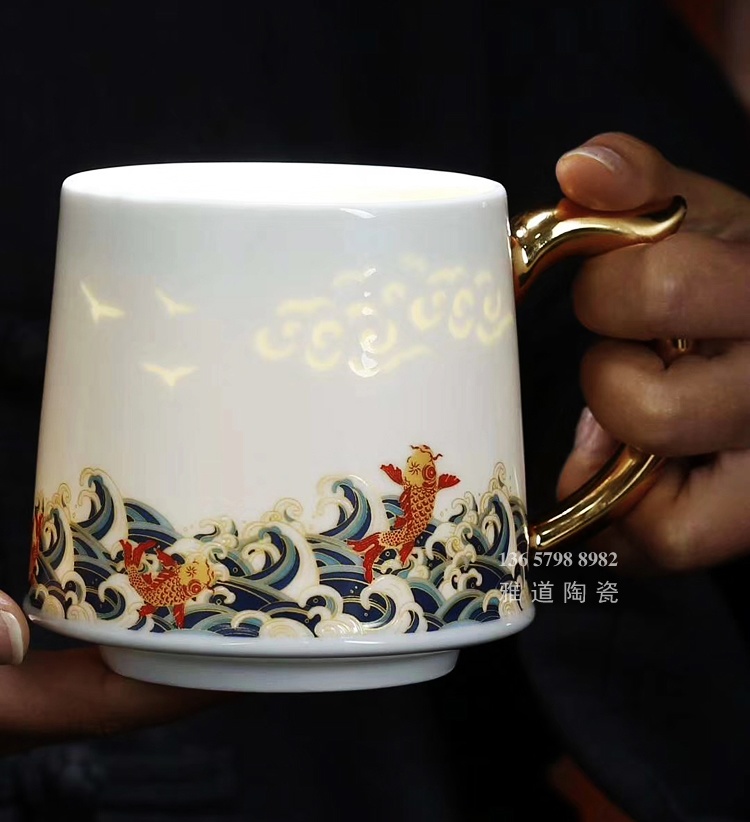 高档描金带盖过滤陶瓷茶杯礼品（鱼跃龙门）