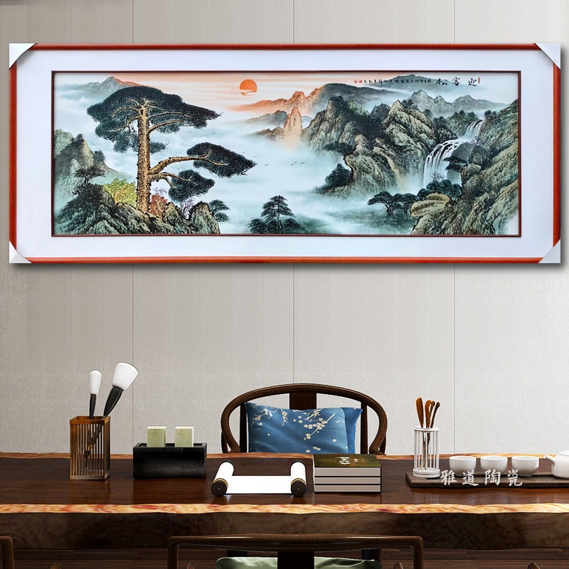 周惠胜手绘迎客松瓷板画(图1)