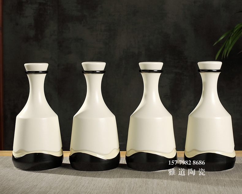 一斤装景德镇陶瓷酒瓶礼盒（吉祥如意）